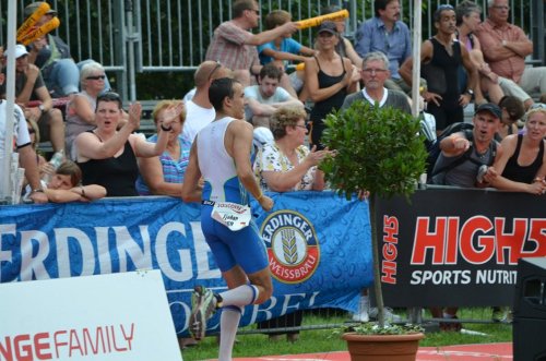 Fjodor beim Zieleinlauf mit Sub 10h!