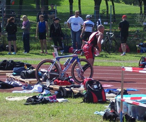 Tottn allein im Wechselgarten