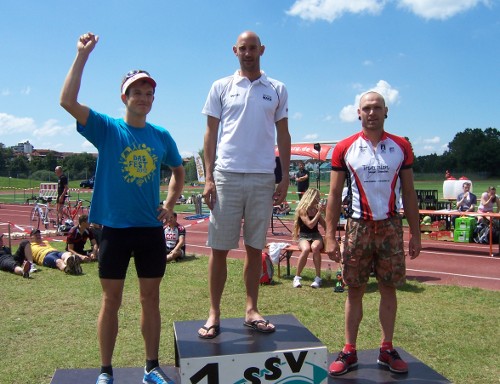 Tottn auf dem Podest